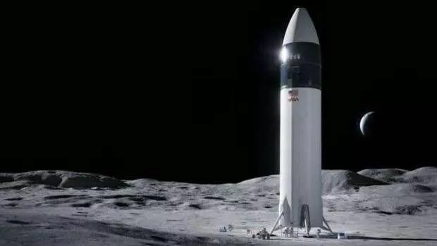 Elon Musk afirma que SpaceX estará lista para enviar personas a la Luna antes de 2024